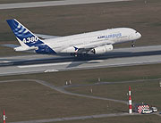 Landung des Airbus A 380 in München (Foto: Werner Hennies/FMG)